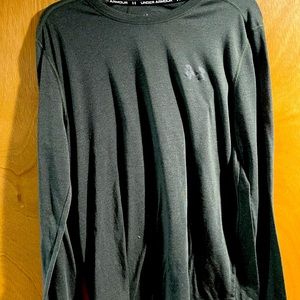 Long sleeve green underarmour shirt